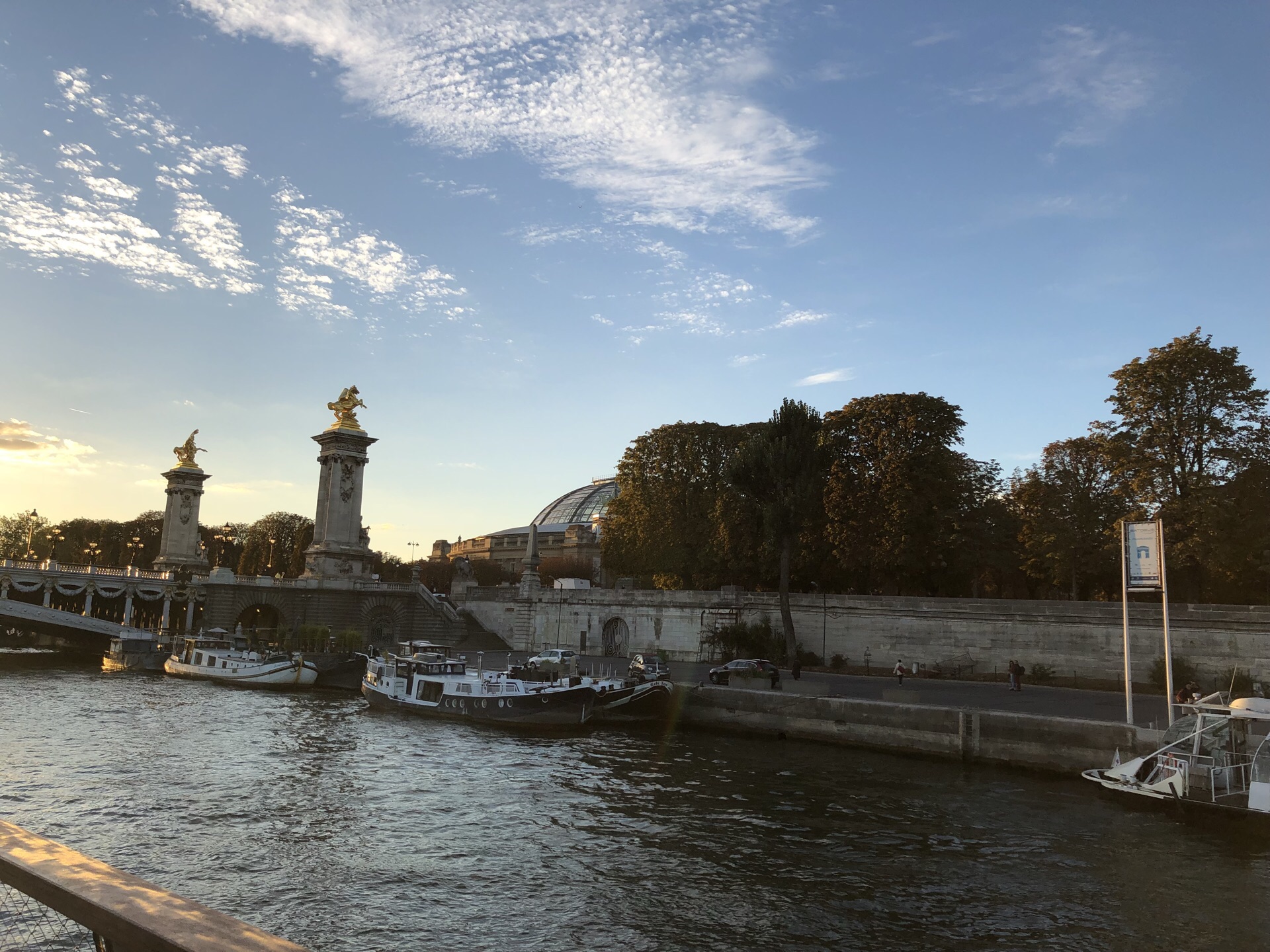 2023艺术桥游玩攻略,巴黎塞纳河上最美丽的一座桥...【去哪儿攻略】