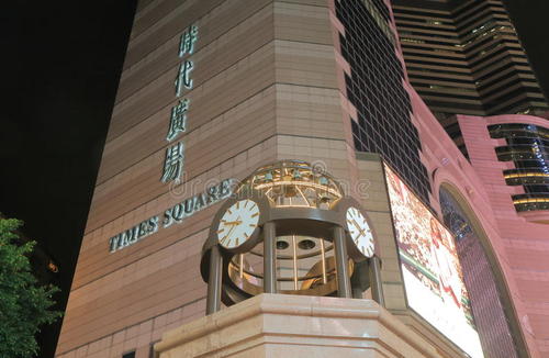 时代广场的奢侈品也是不少的,最起码买包是可以的,化妆品还有小样送