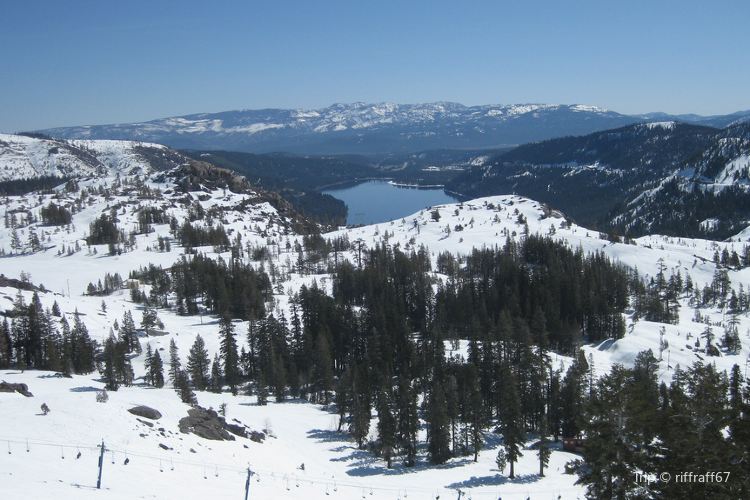 Tahoe Donner Downhill Ski Resort travel guidebook must visit
