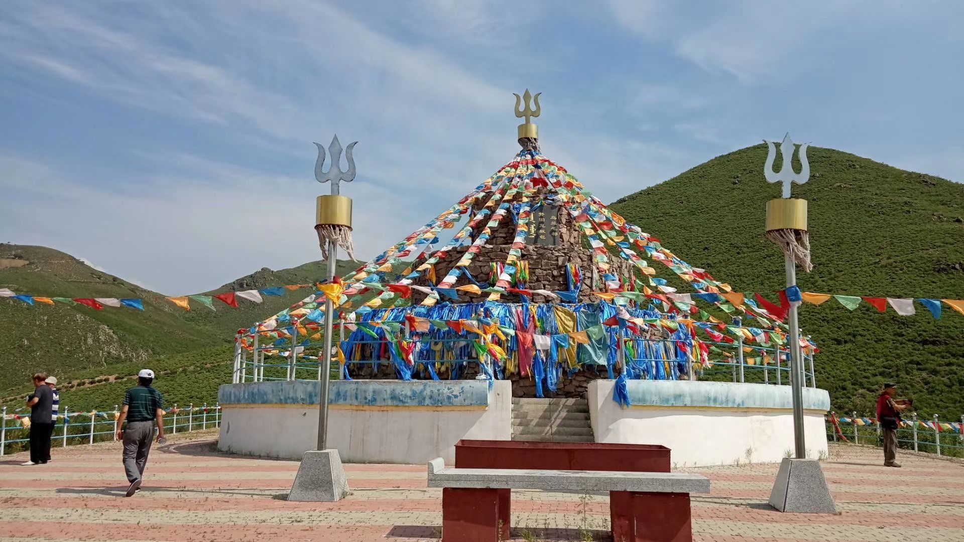 乌拉盖乞颜部落度假区