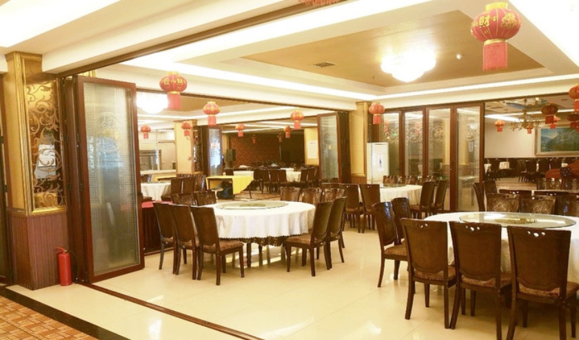 菜根香酒楼(水井沟商业步行街店) 50/人 川菜 直线距离 100m