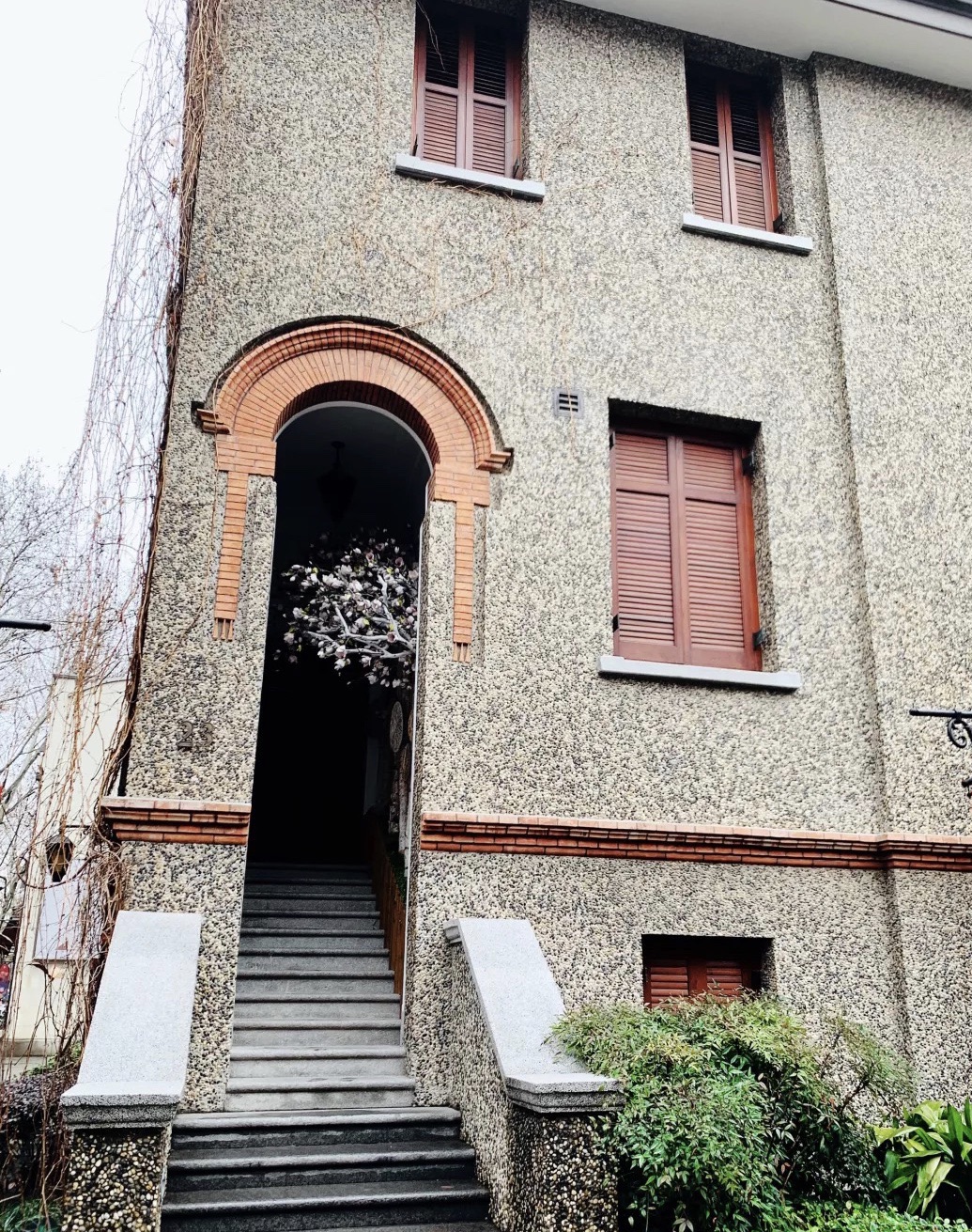 位于复兴中路思南路的思南公馆如今也是一张上海的名片毗邻优雅静谧的