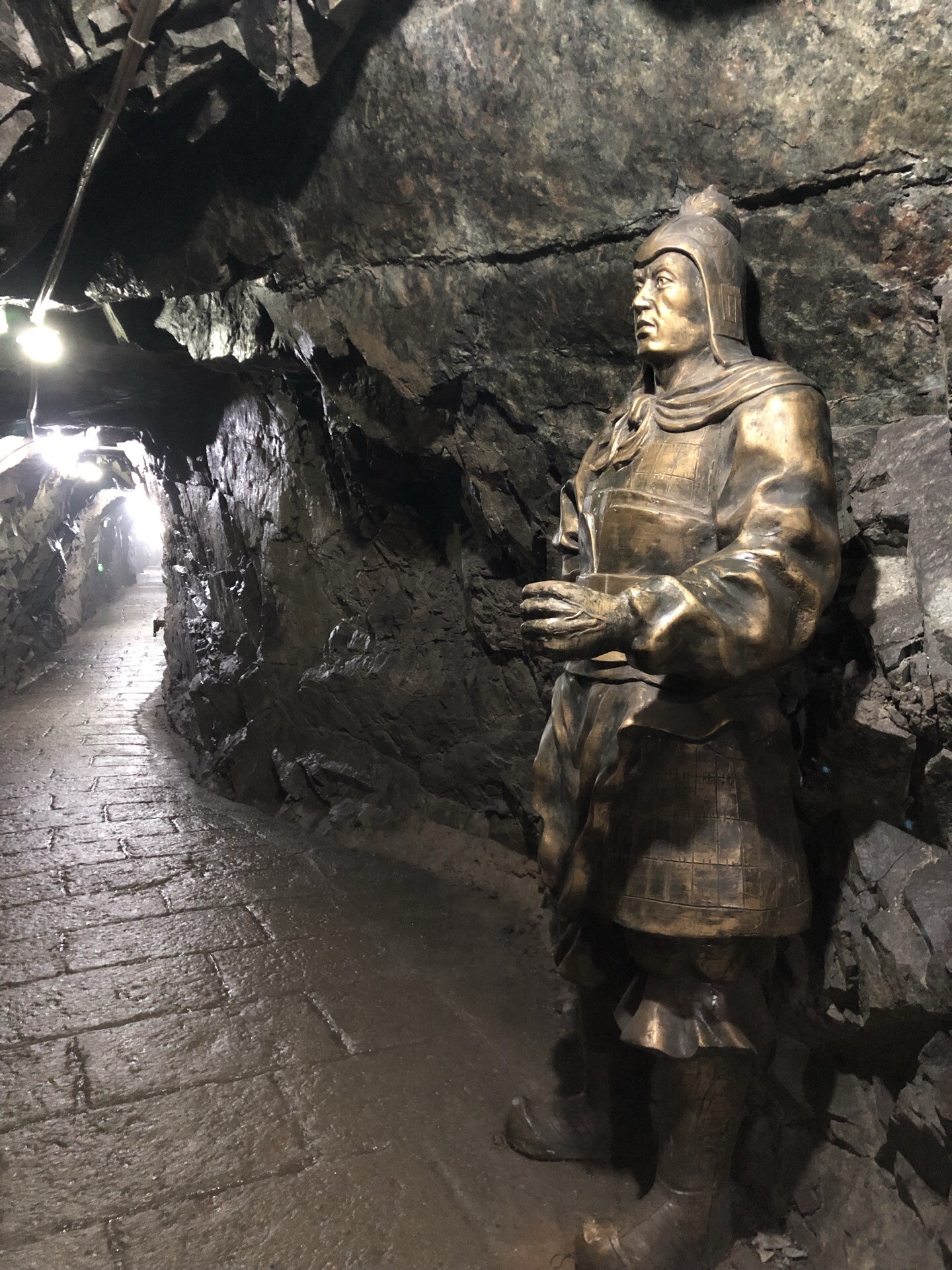 2019九门口水上长城游玩攻略,挺好的.爬完长城有个隧道特.