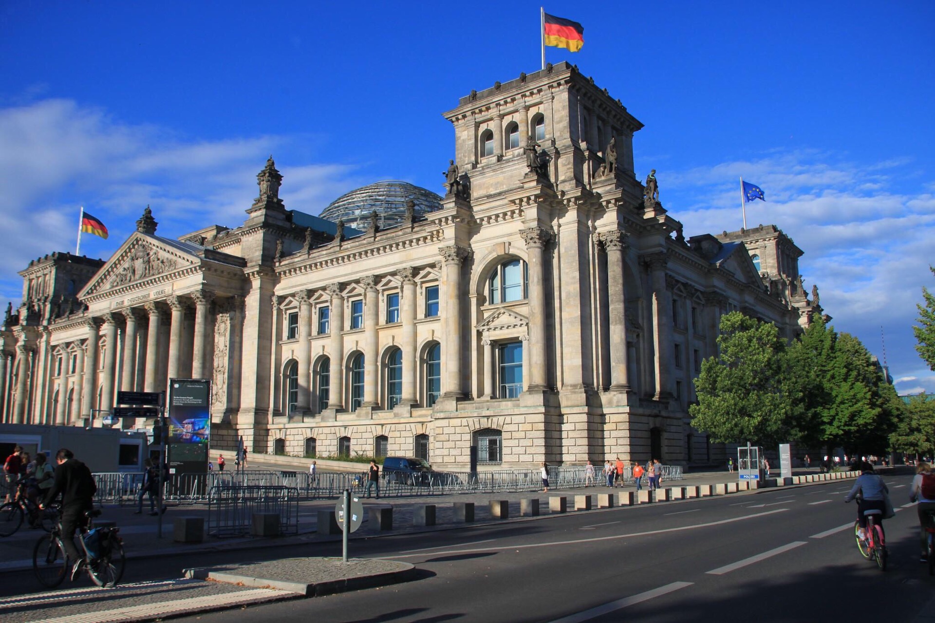 【携程攻略】柏林勃兰登堡门景点,这里是德国的国门，也是德国的国家象征之一！必去！勃兰登堡门见证了…