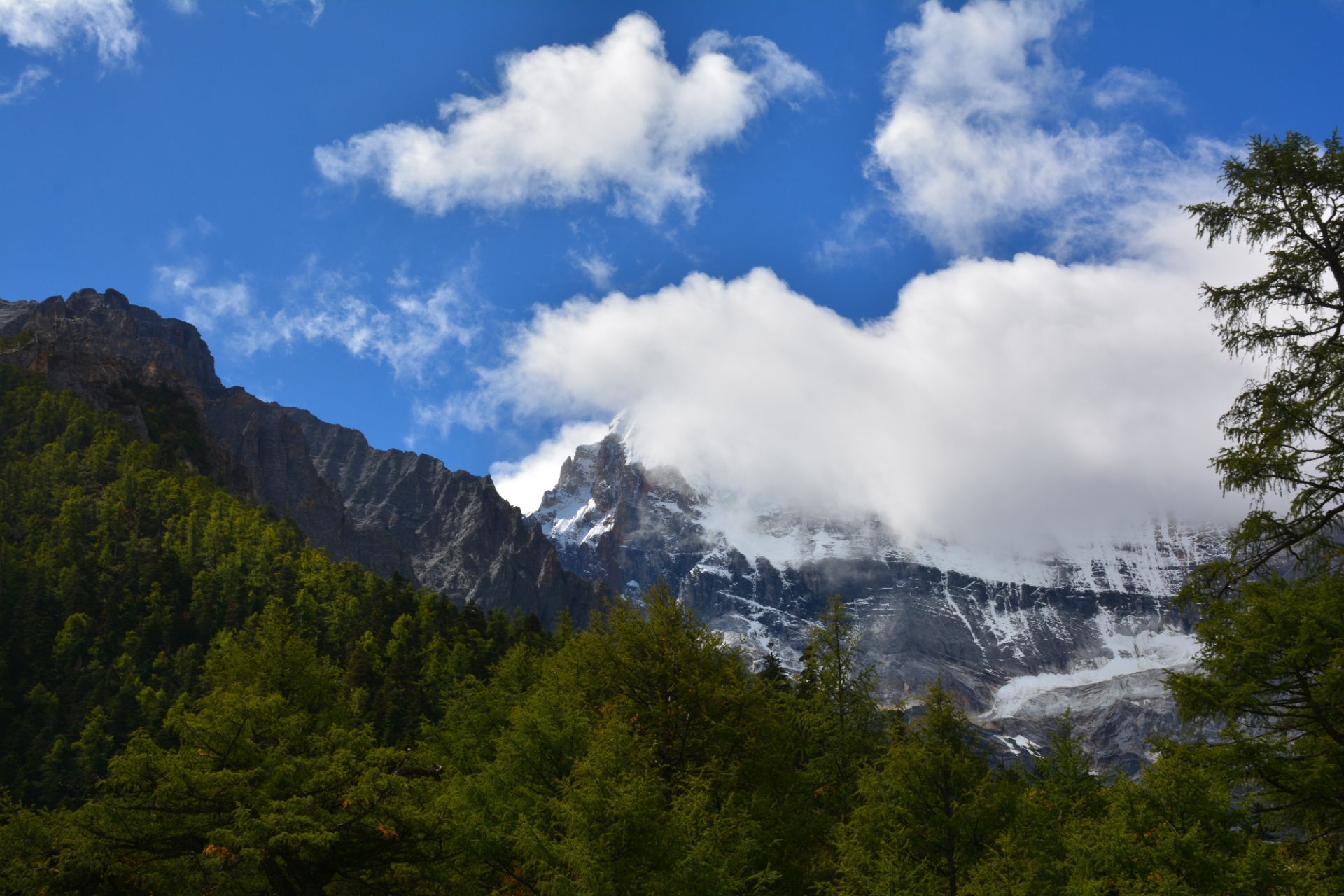 牛朗神山 4.0分  点评 直线距离9.9km