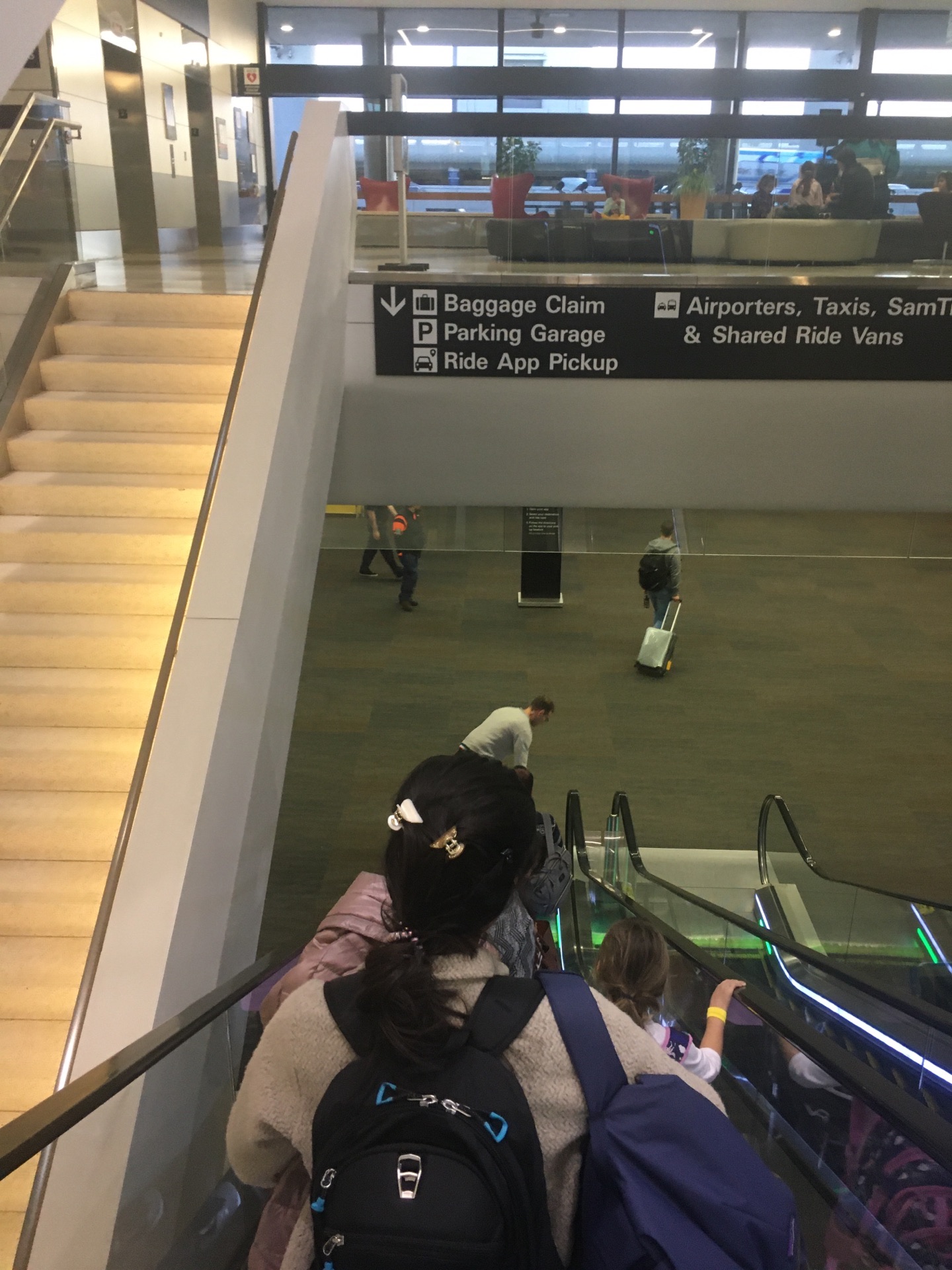 【携程攻略】旧金山国际机场，国际机场人总是很多，各种国家、各种肤色、各种语言都能见到，占地面…