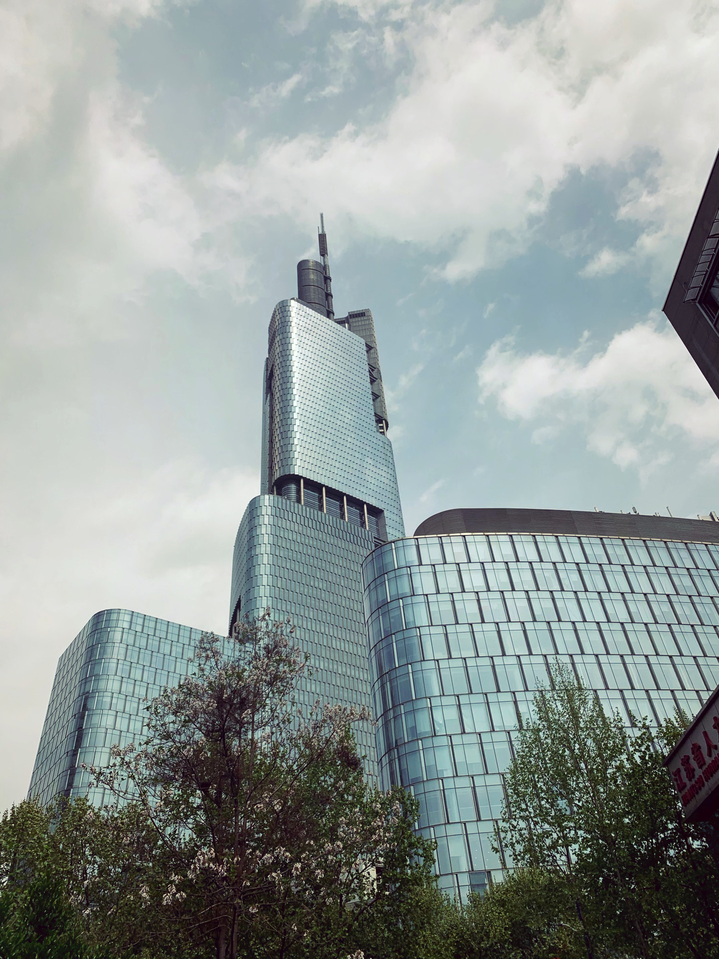 【携程攻略】南京紫峰购物广场(绿地广场)购物,紫峰大厦是江苏最高的