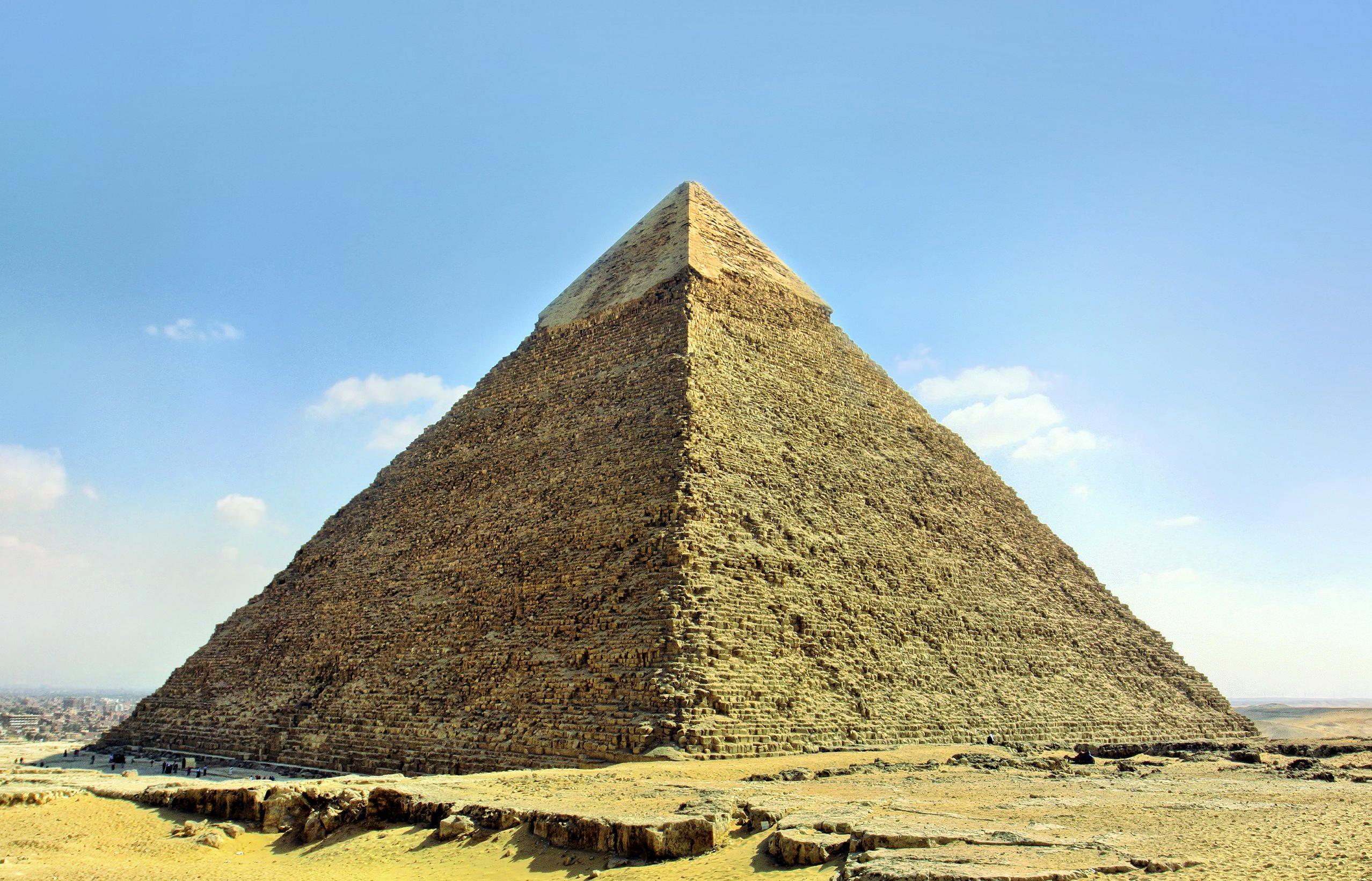 孟考拉金字塔图片