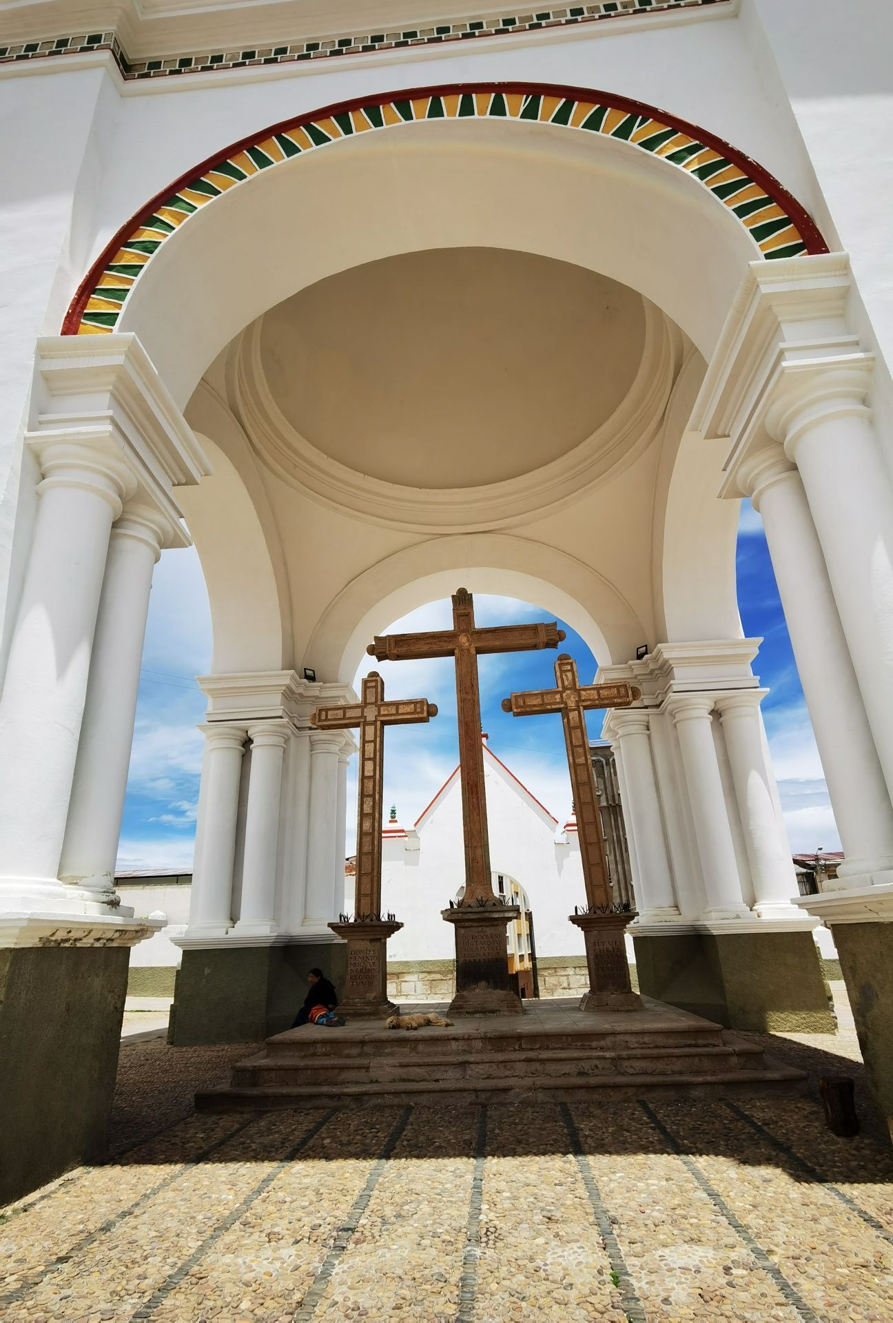 两种风格共存的天主教堂,地方位于玻利维亚与秘鲁边境的小镇,的的喀喀