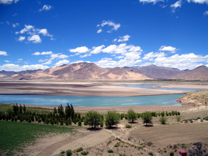 西藏天路 100o060000001yjgrC8B4_R_671_10000_Q90.jpg