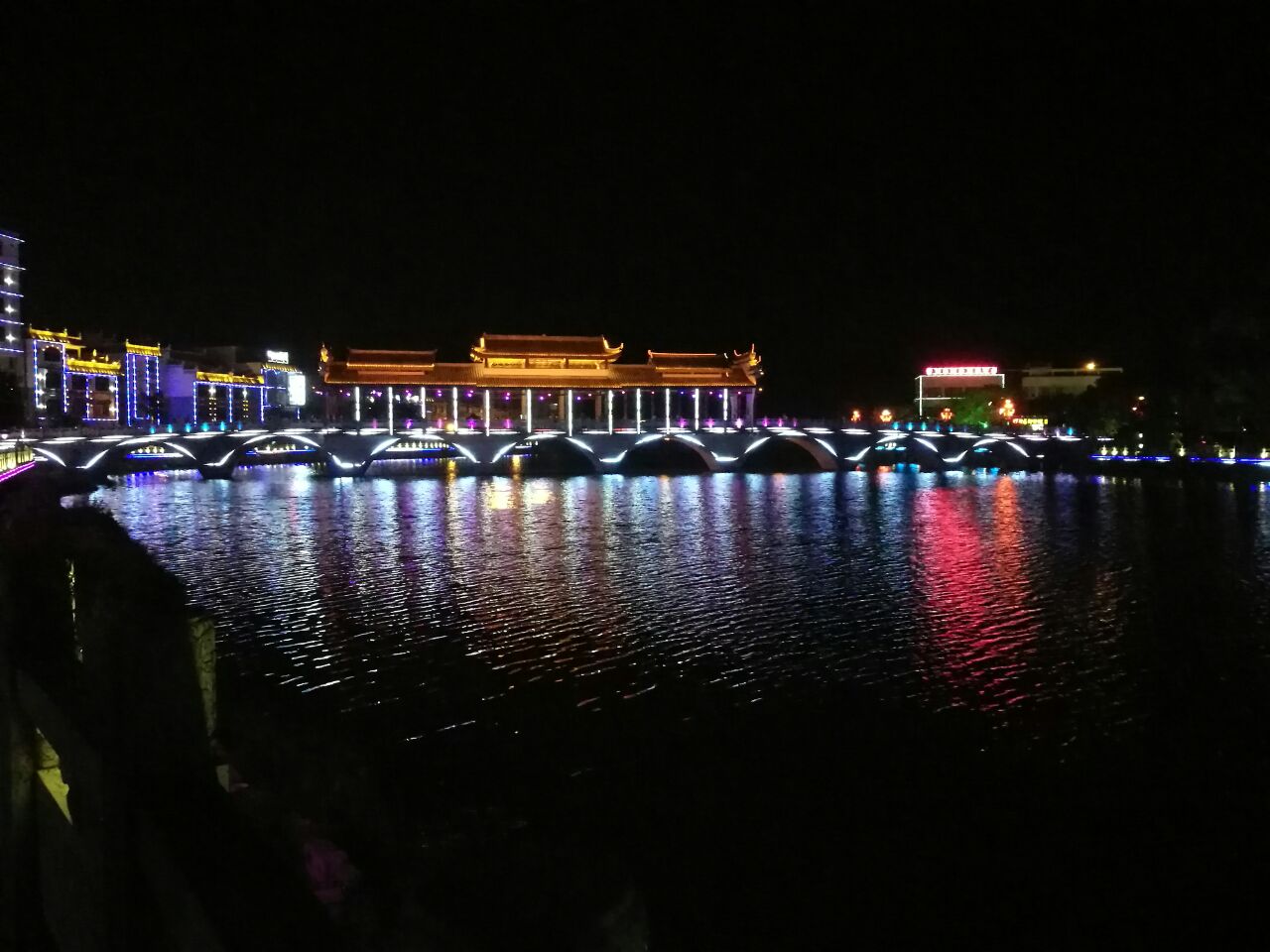 富川风雨桥夜景图片