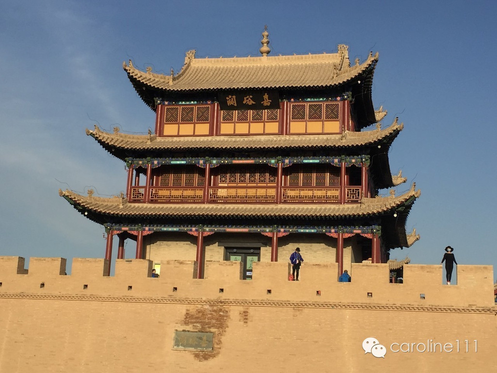 站在城墙上的那个造型,酷酷的.