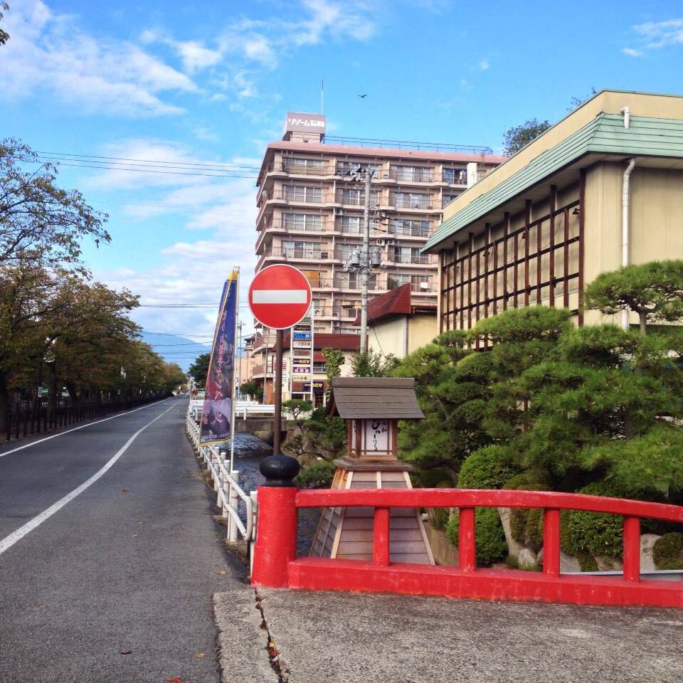 笛吹离东京不远,是一个很宁静的小城市,趁着夜色,跑了趟居酒屋