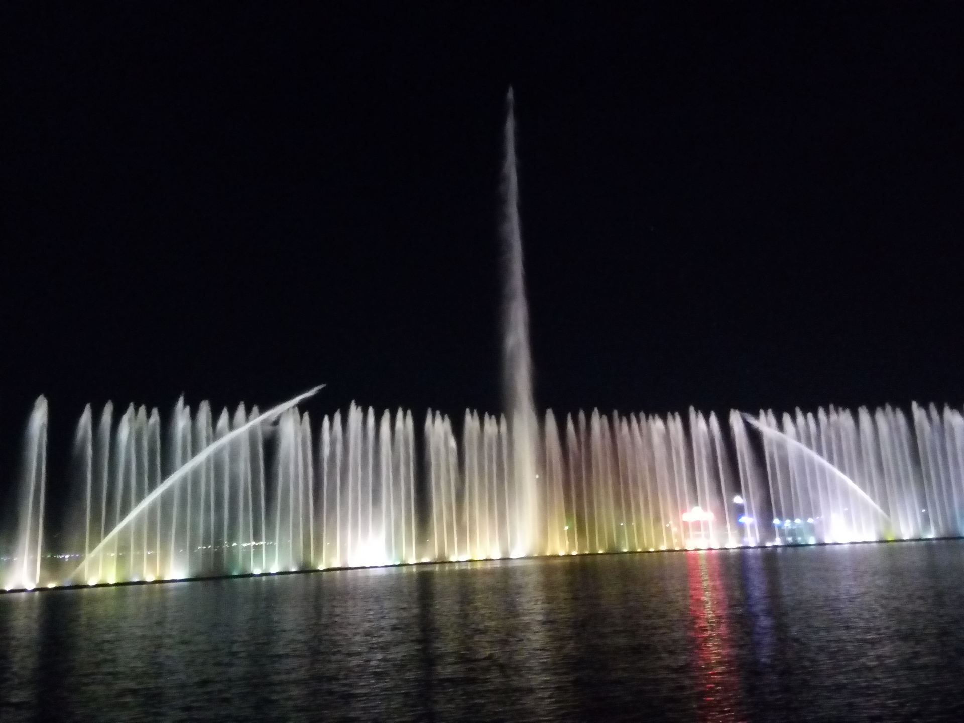 七星岩牌坊广场音乐喷泉