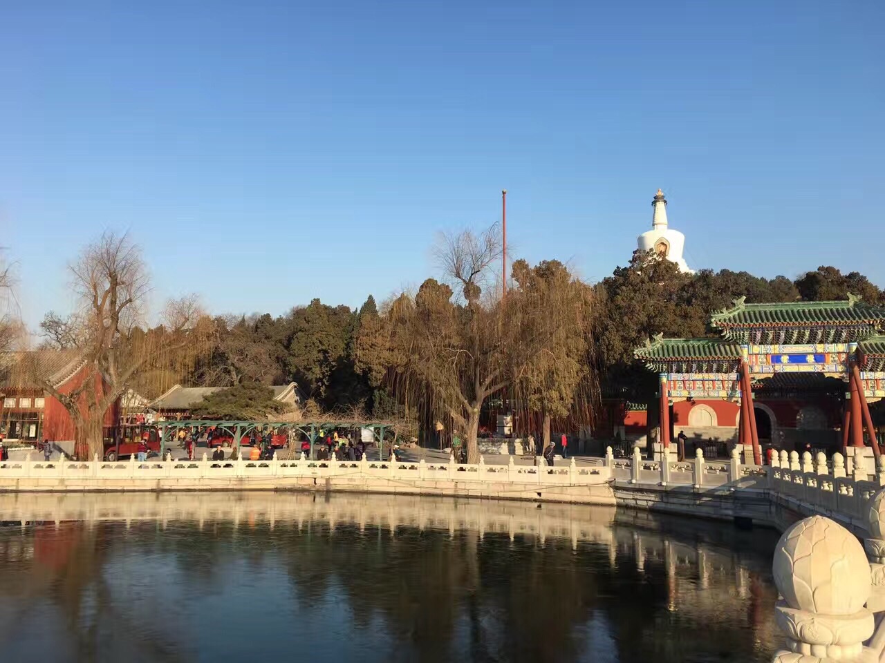 【攜程攻略】北京北海公園景點,初冬的陽光彷彿給公園塗上了一層金色