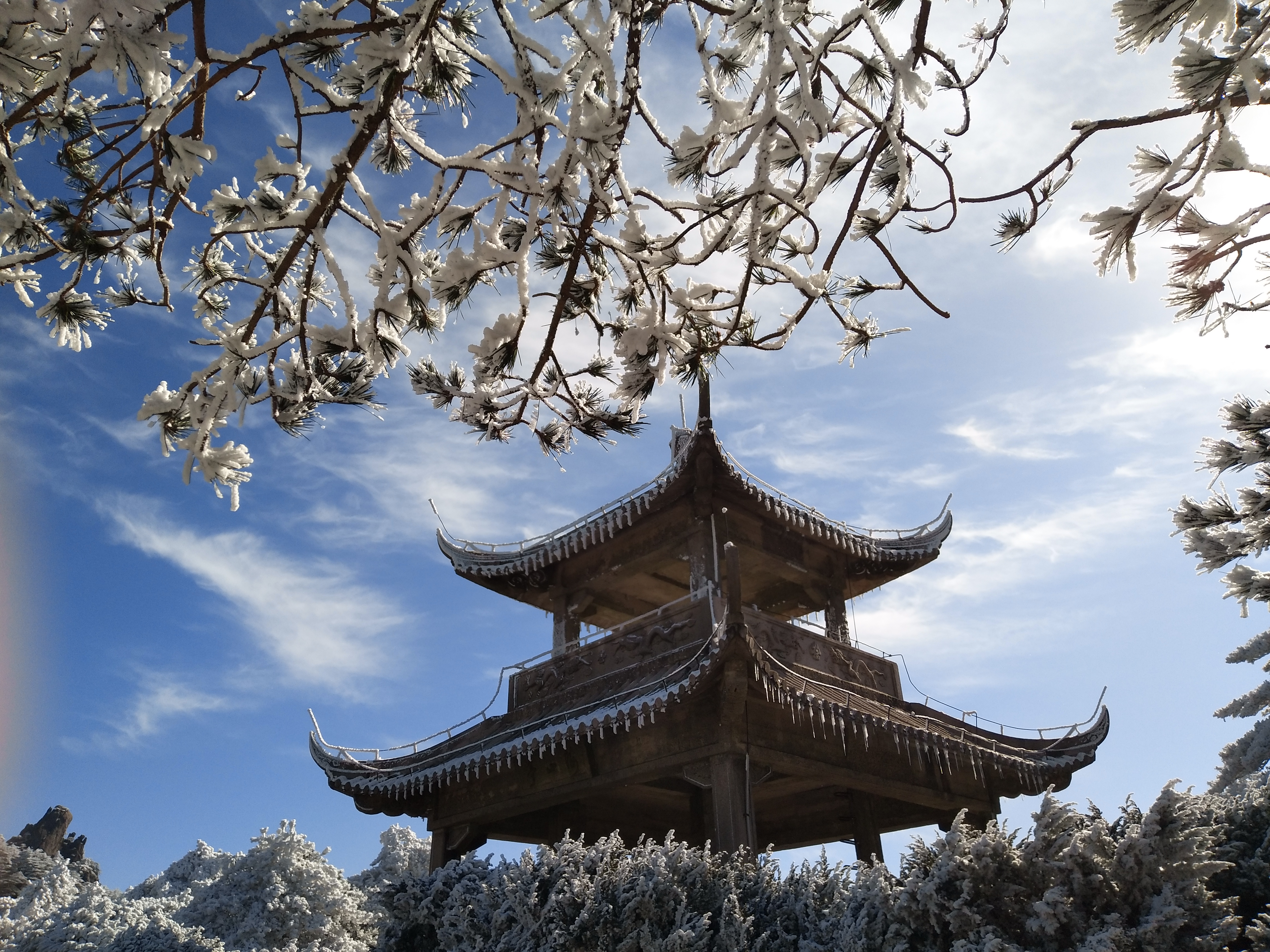 雪后天晴的黄山美得好像一幅画 赞美之词在这里都显得苍白 