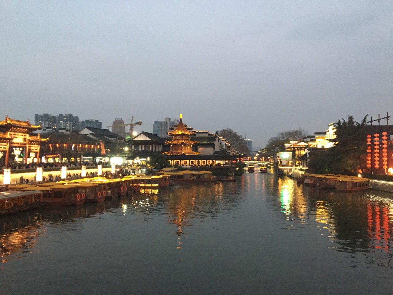 【携程攻略】南京夫子庙秦淮河风光带景点,充满了文化气息,晚上坐画舫