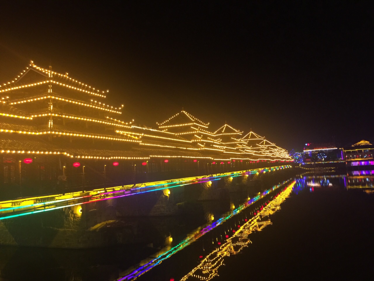 芷江龙津风雨桥夜景图片