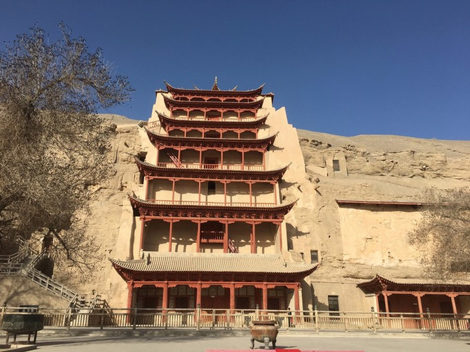 鸣沙山月牙泉:沙漠绿洲的独特魅力