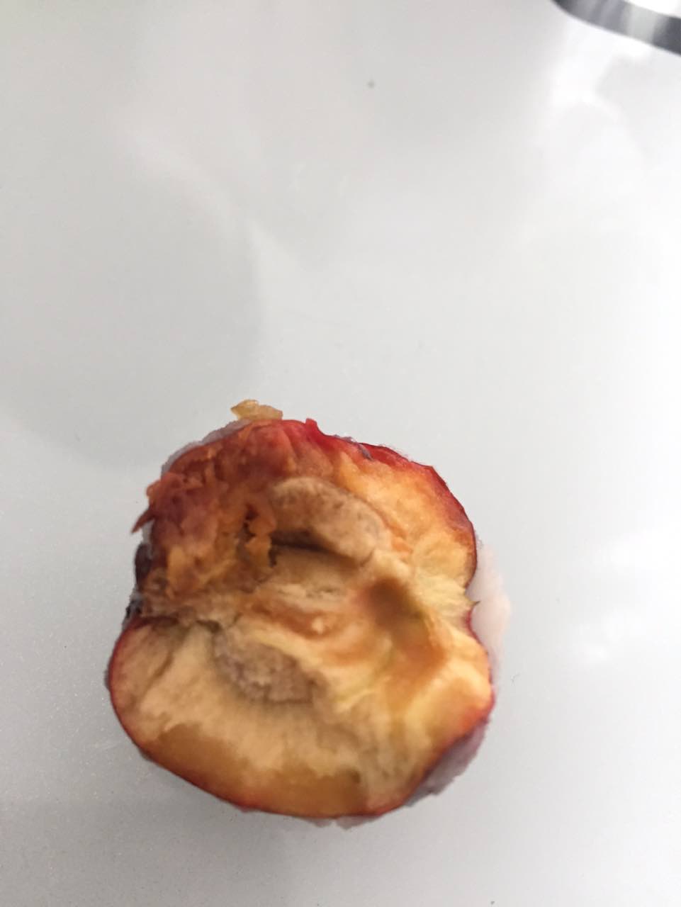 买给老婆吃的,咬了几口好几个坏的,山楂不新鲜.