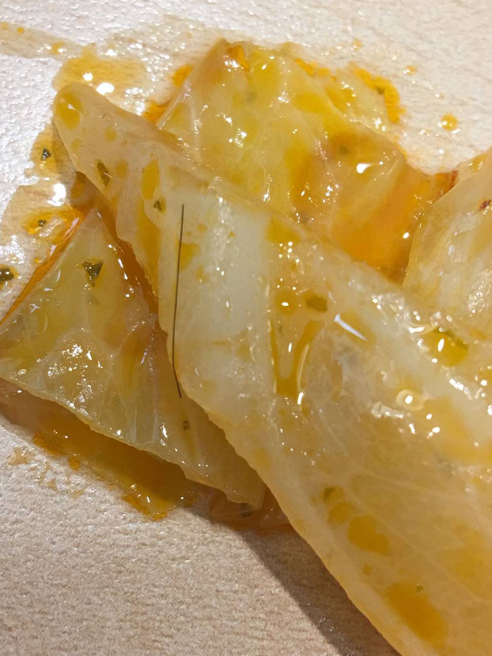 马上吃完了,发现一根毛,我去,我真是无语了,39元一碗的米线也不靠谱.