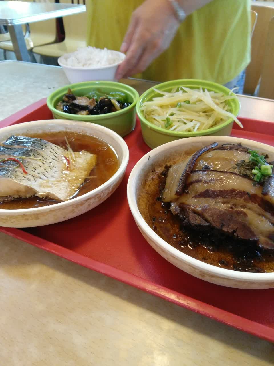 2022红灯椒中式快餐美食餐厅,还是很划算的,味道吧还可以.