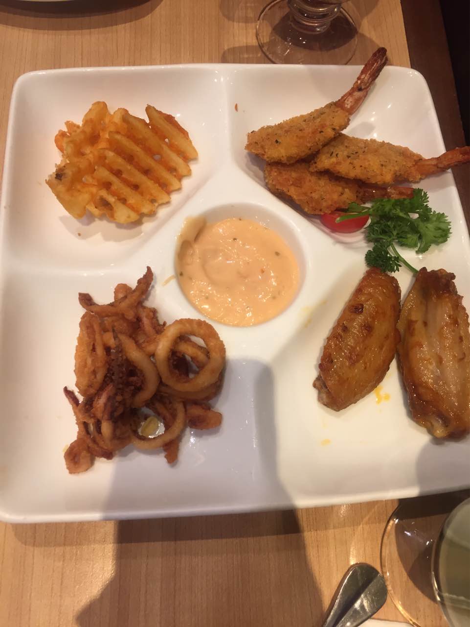 【携程美食林】邯郸必胜客(天鸿店)餐馆,双拼不错,小吃拼盘也很喜欢