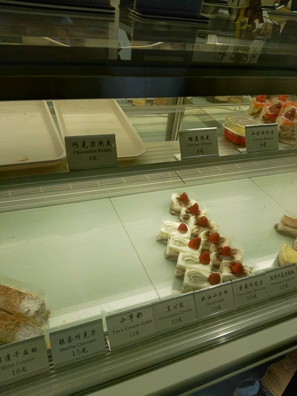 来晚了都卖的差不多了,味道很不错价格实惠,8寸的蛋糕只要98!