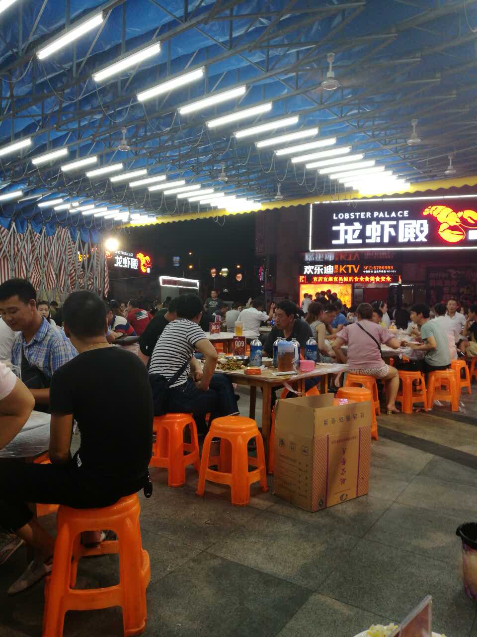 宜昌龙虾殿(华翔店)好吃吗,龙虾殿(华翔店)味道怎么样,环境/服务好不