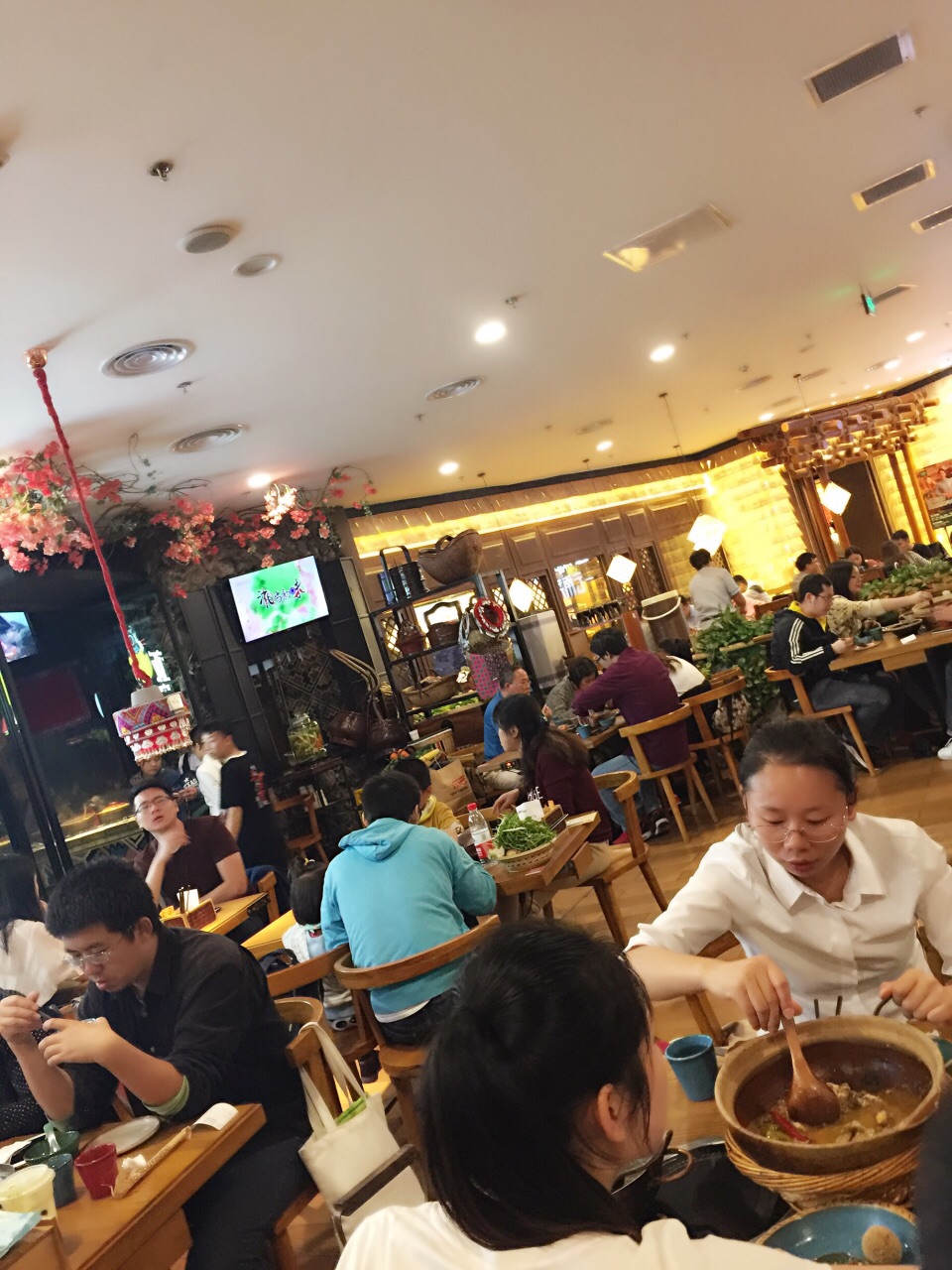 2023吃饭皇帝大土家民族菜(正大广场店)美食餐厅,吃饭皇帝大哈哈这个