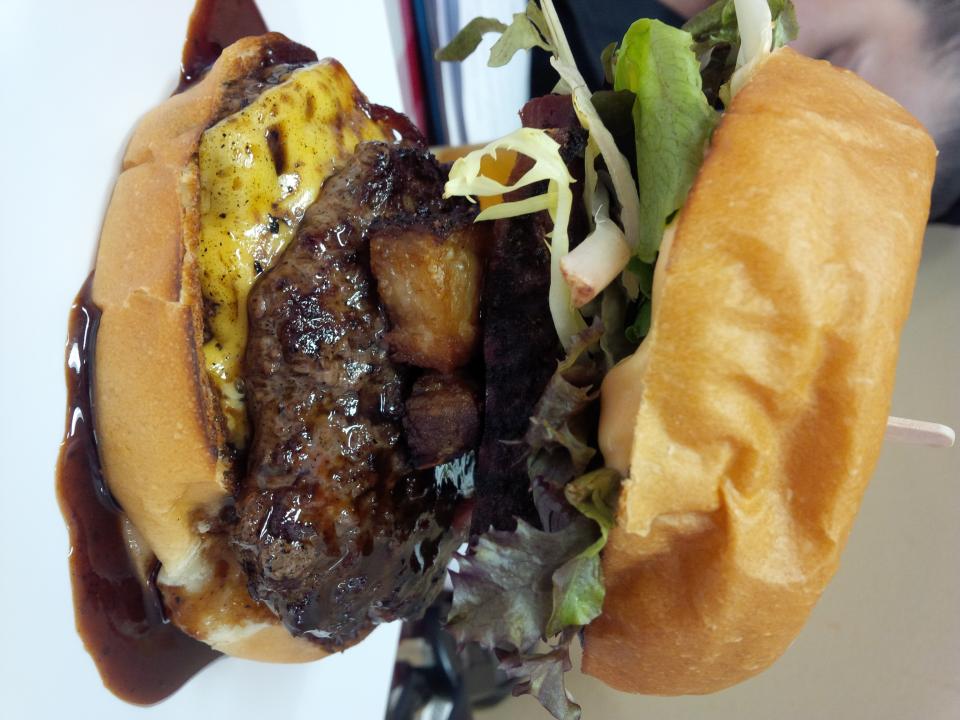 2022pork belly grub shack美食餐厅,get the big piggin burger. .