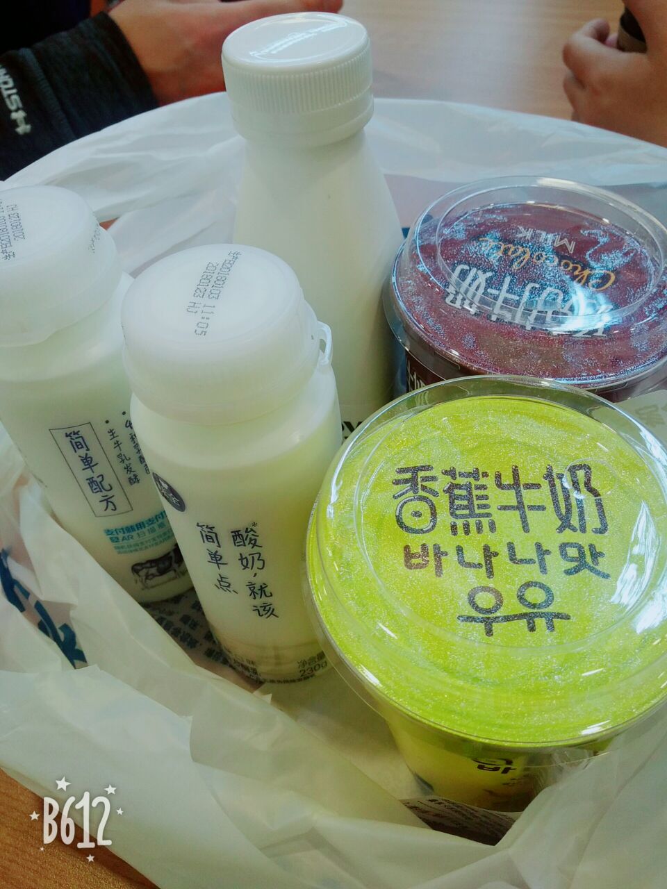 酸奶饮料咖啡各式各样,串串也很好吃,喜欢在全家!