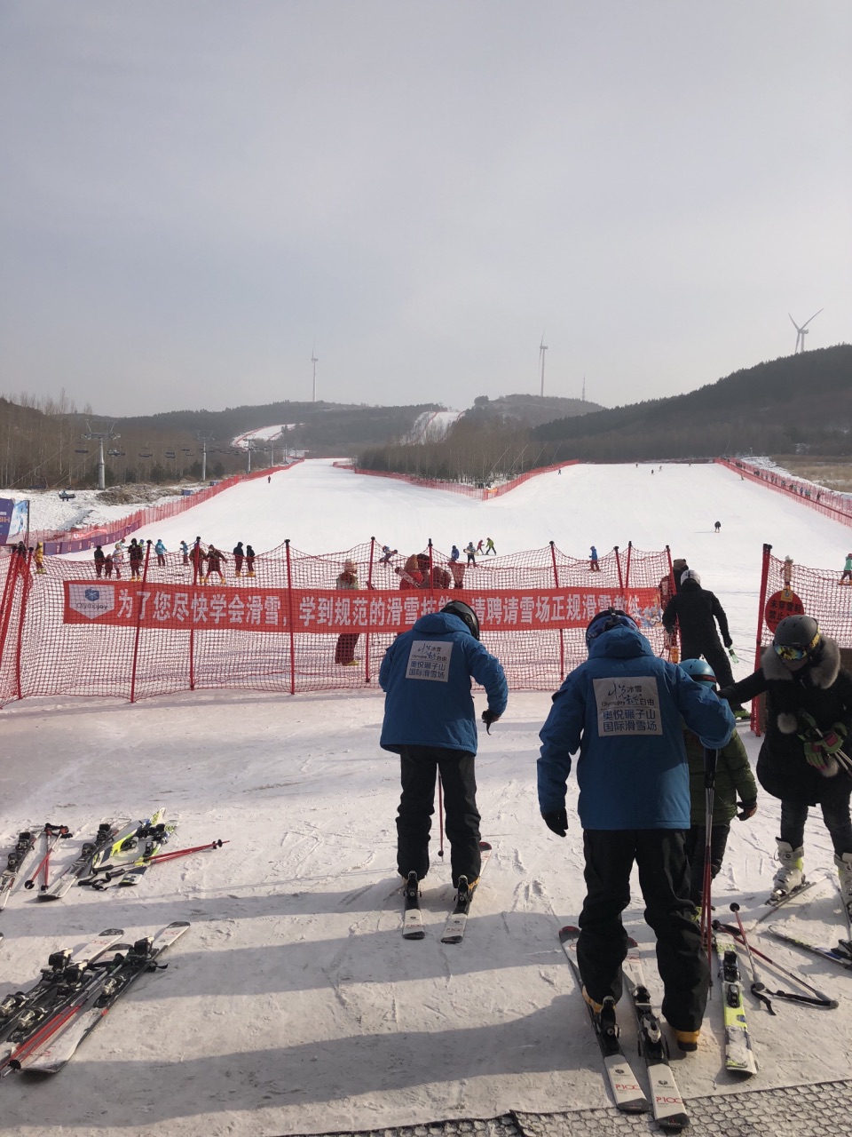 齐齐哈尔碾子山滑雪场图片