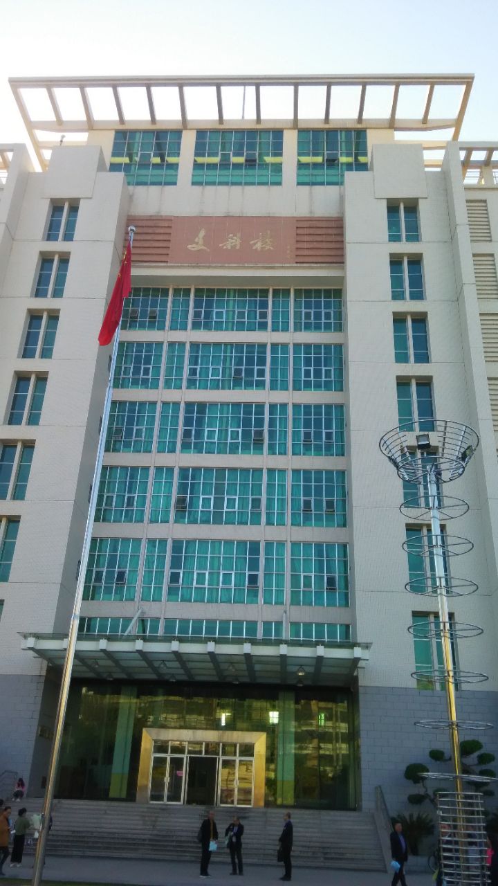韩山师范学院创立于清光绪廿九年(1903年)的惠潮嘉师范学堂,其前身