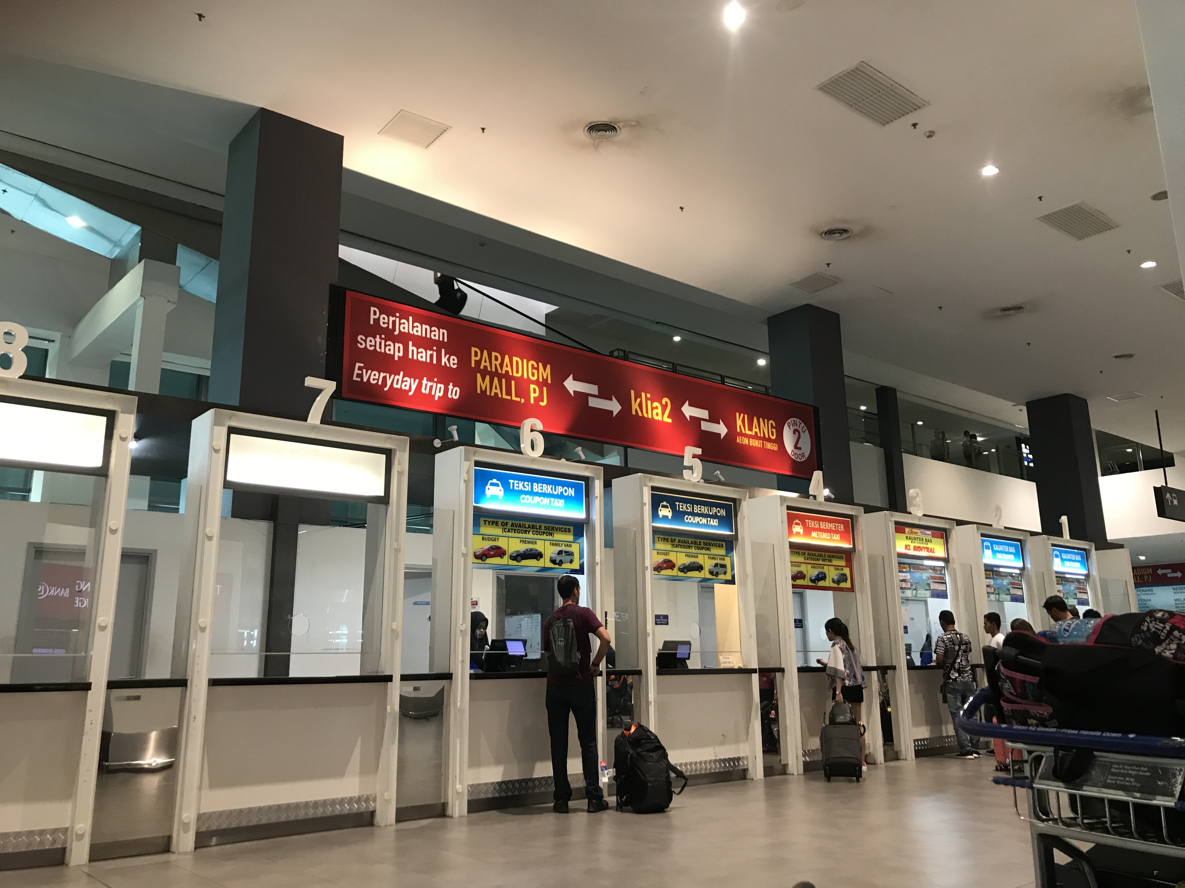 吉隆坡国际机场到马六甲的大巴在机场的哪里买票?第二天去吉隆坡的大