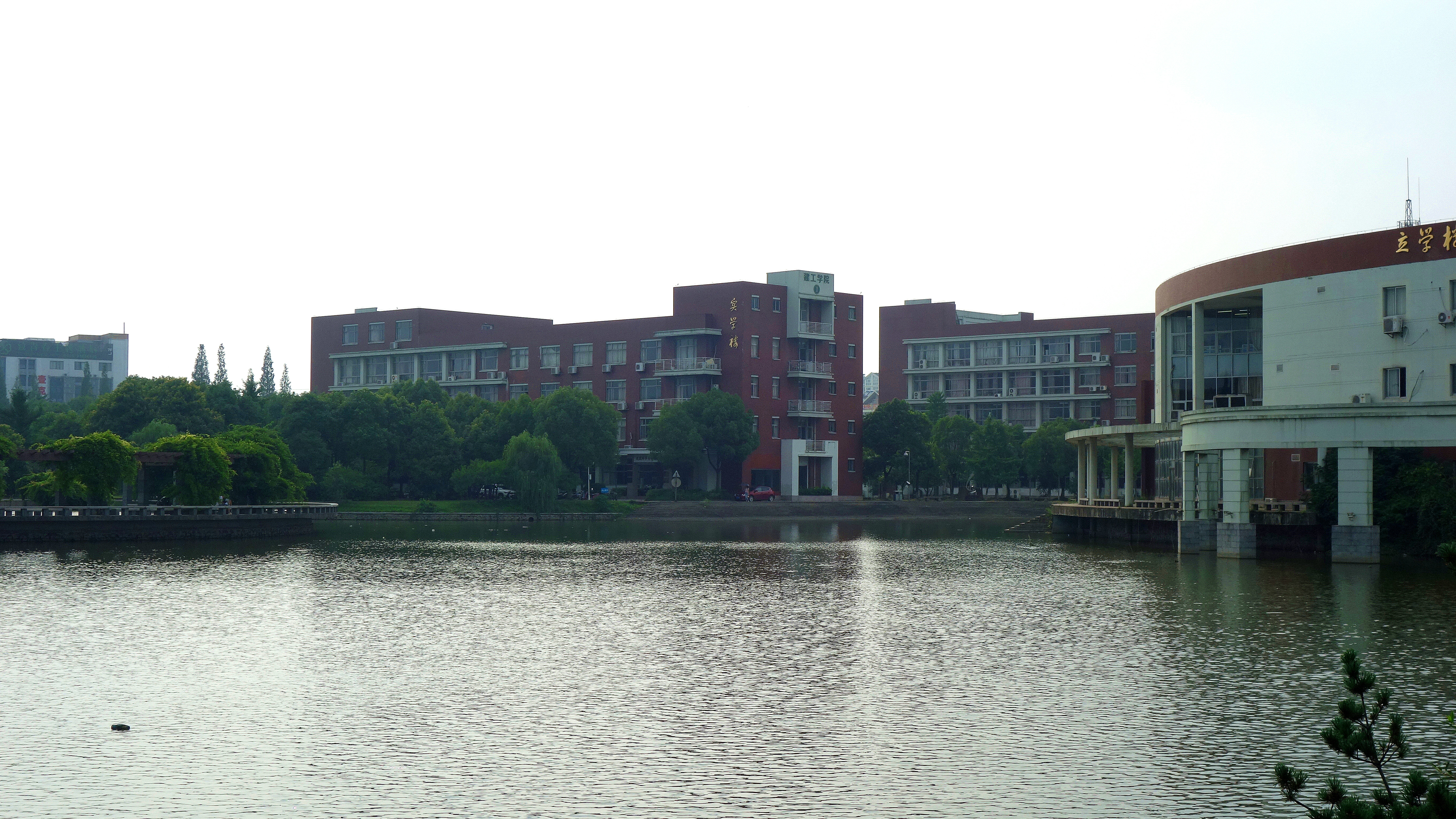 扬州大学扬子津校区图片