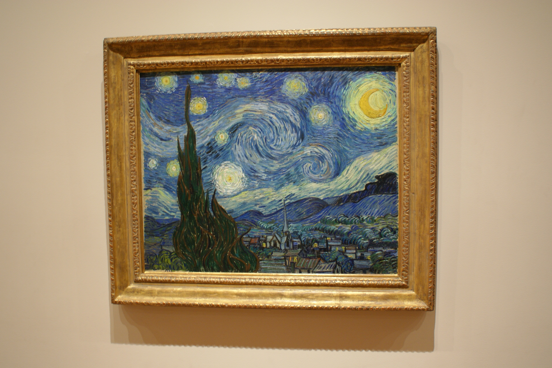 最知名的展品应该就是梵高的星空图和美国抽象派的喷墨图了把. 2018