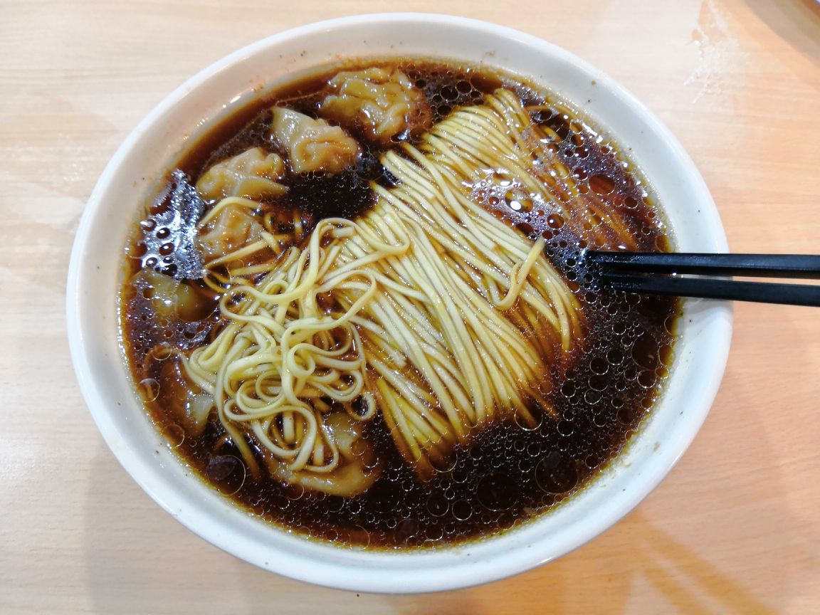 饺面很有地方特色,调料和食材配合默契