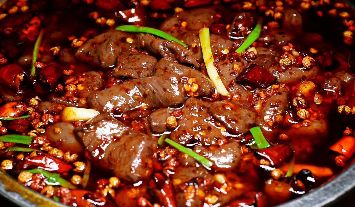 三口百味烤鸡,陕西街路边摊,只有晚上出来,烤鸡每次来都没要,炒鸡血