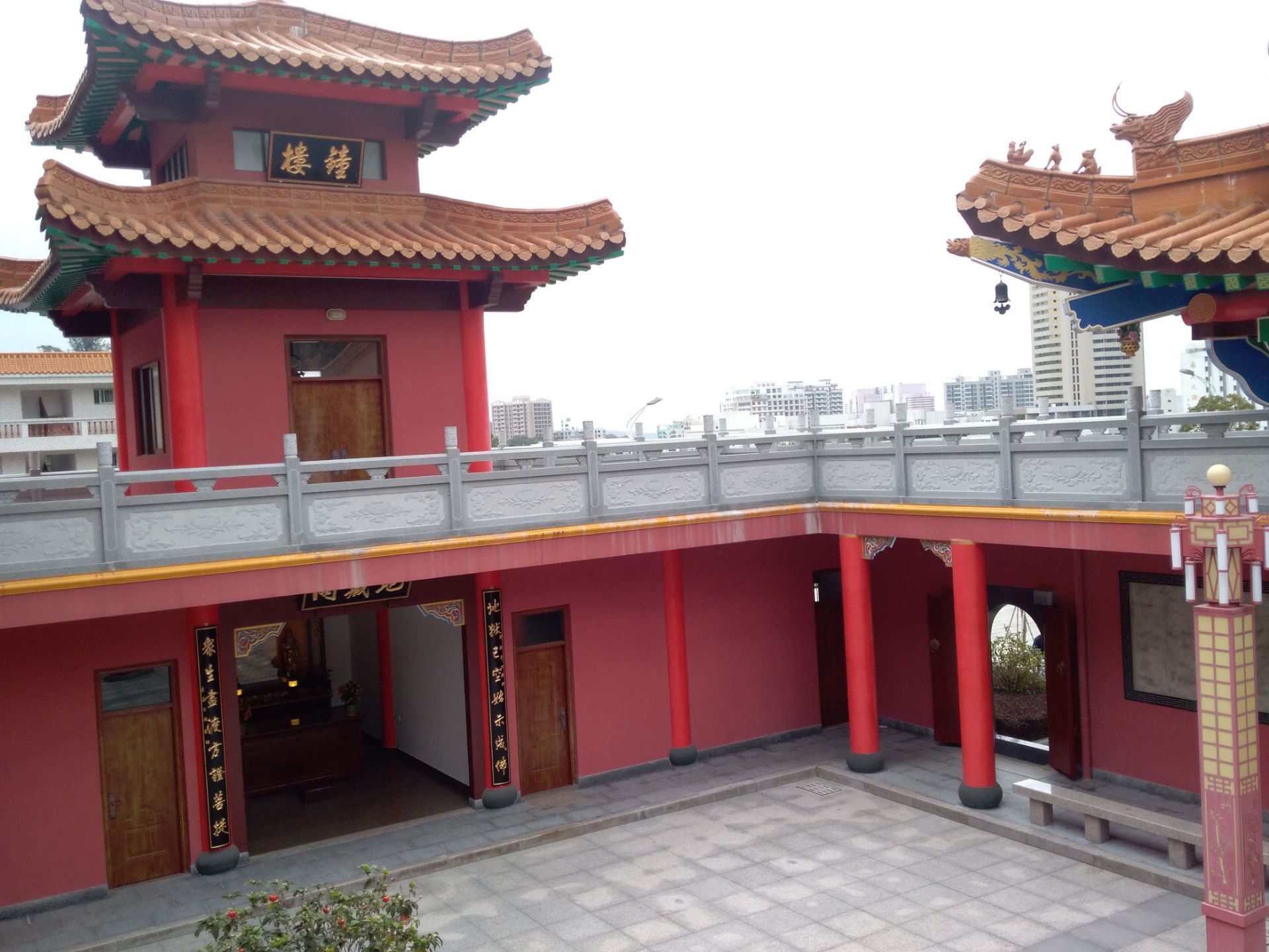 汕頭雙泉寺景點,汕頭雙泉寺位於達濠區區政府旁邊的雙泉公園後面,是