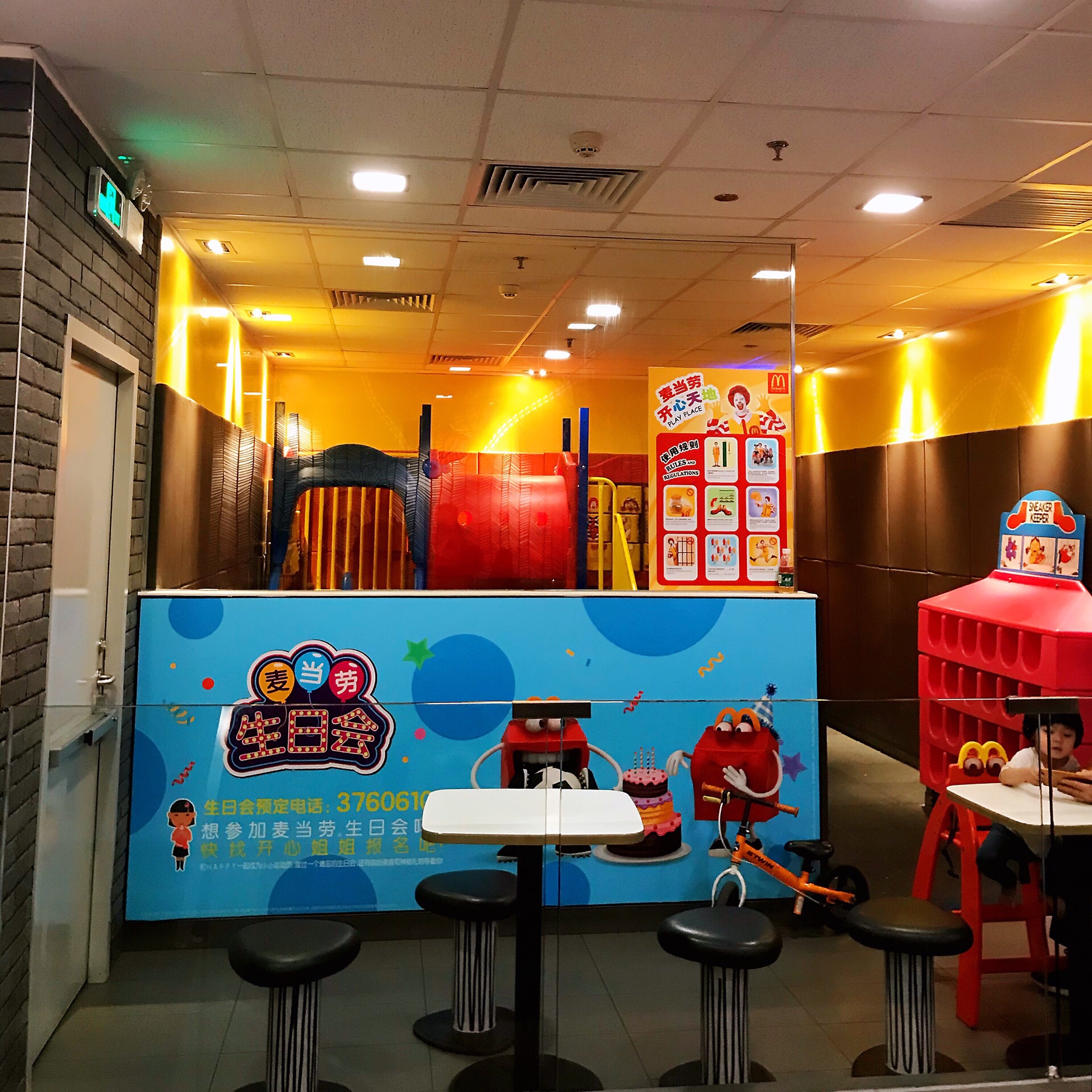 2023麦当劳(宝山大厦店)美食餐厅,要了安格斯牛肉培根汉堡包,.