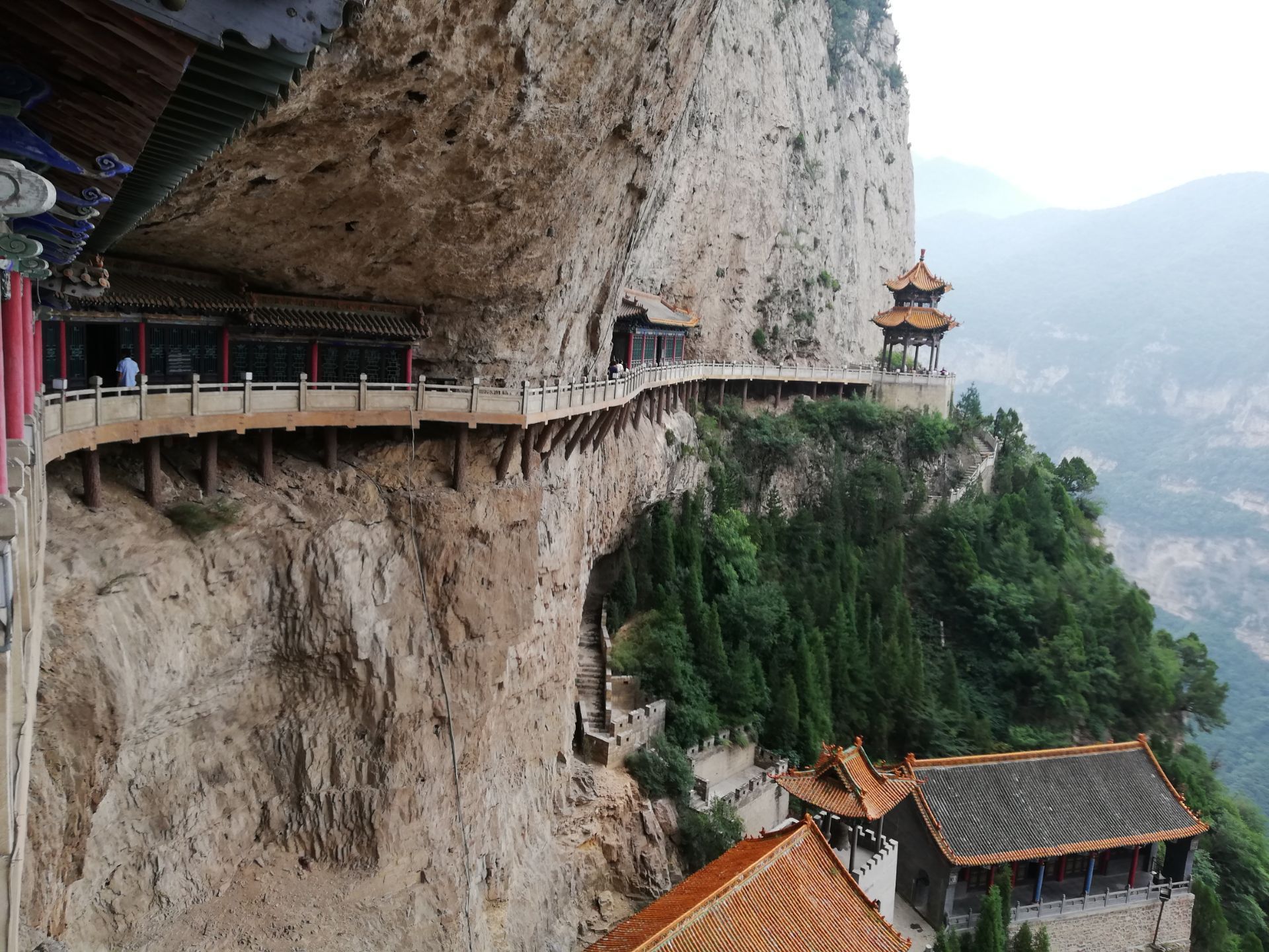 天桥周边景点也很多.这是值得一游的绵山景点.