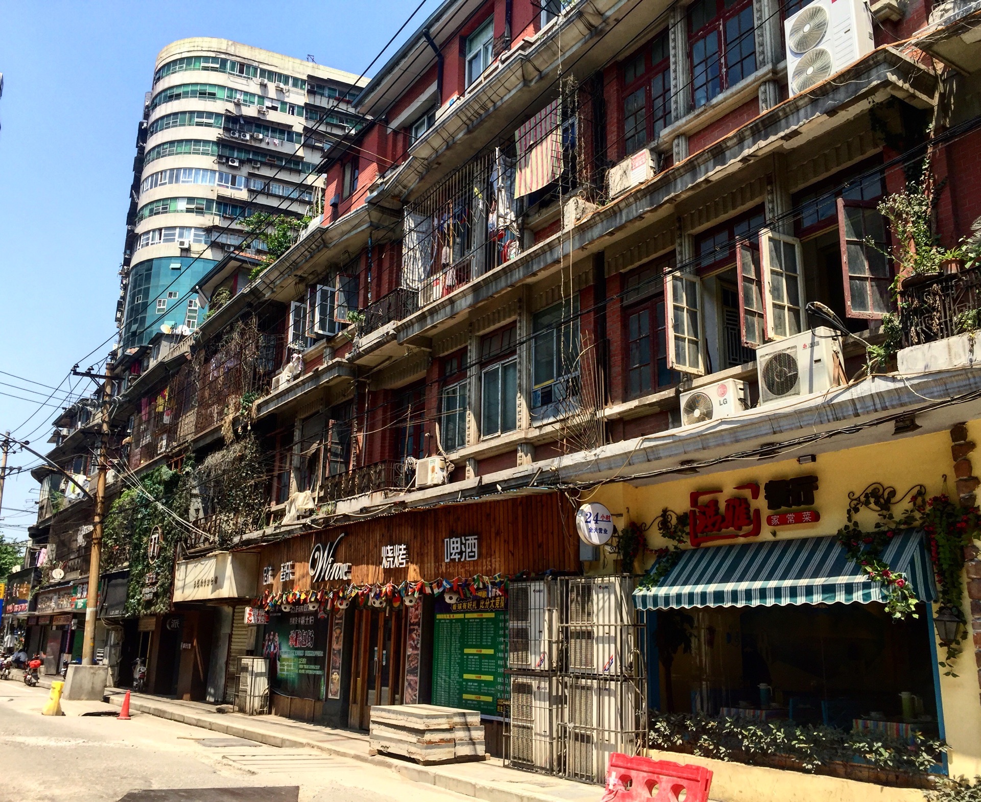 武汉的“南京路”，一百多年以来一直是武汉最繁华的商业街_江汉路