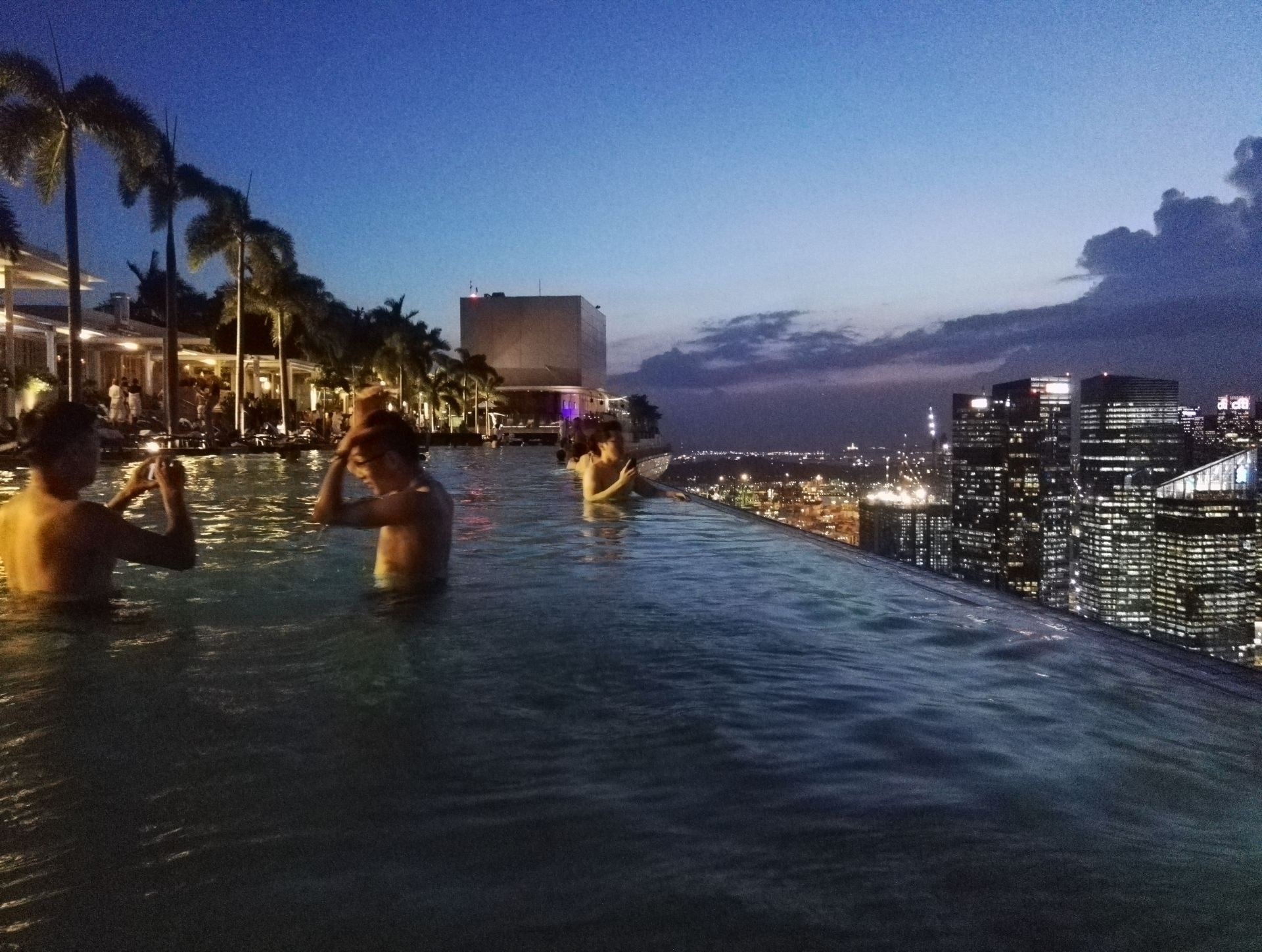 新加坡滨海湾金沙酒店无边泳池好玩吗,新加坡滨海湾金沙酒店无边泳池景点怎么样_点评_评价【携程攻略】