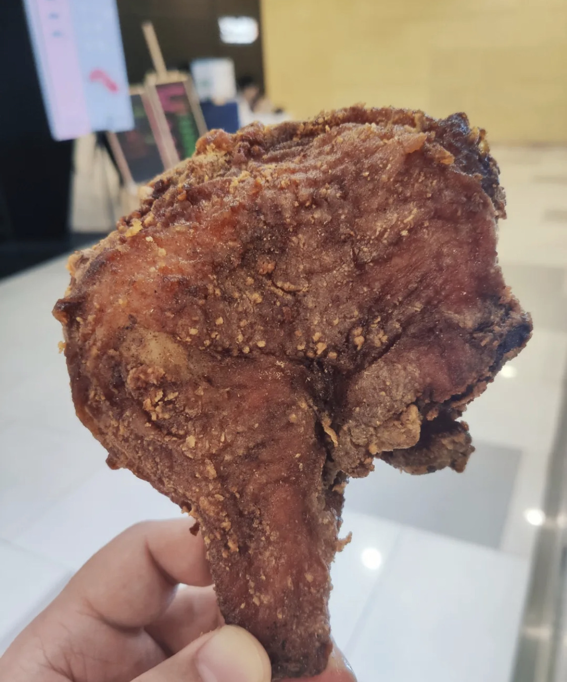 老木子鸡鸡腿318元斤20块钱买一个鸡腿比脸都大皮脆肉嫩里面的肉入味