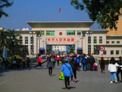 둥싱 1일 투어: 베트남 거리(완중 국제 도매시장점)에서 쇼핑하고 만미 금사 해변(완웨 진탄)에서 즐기기