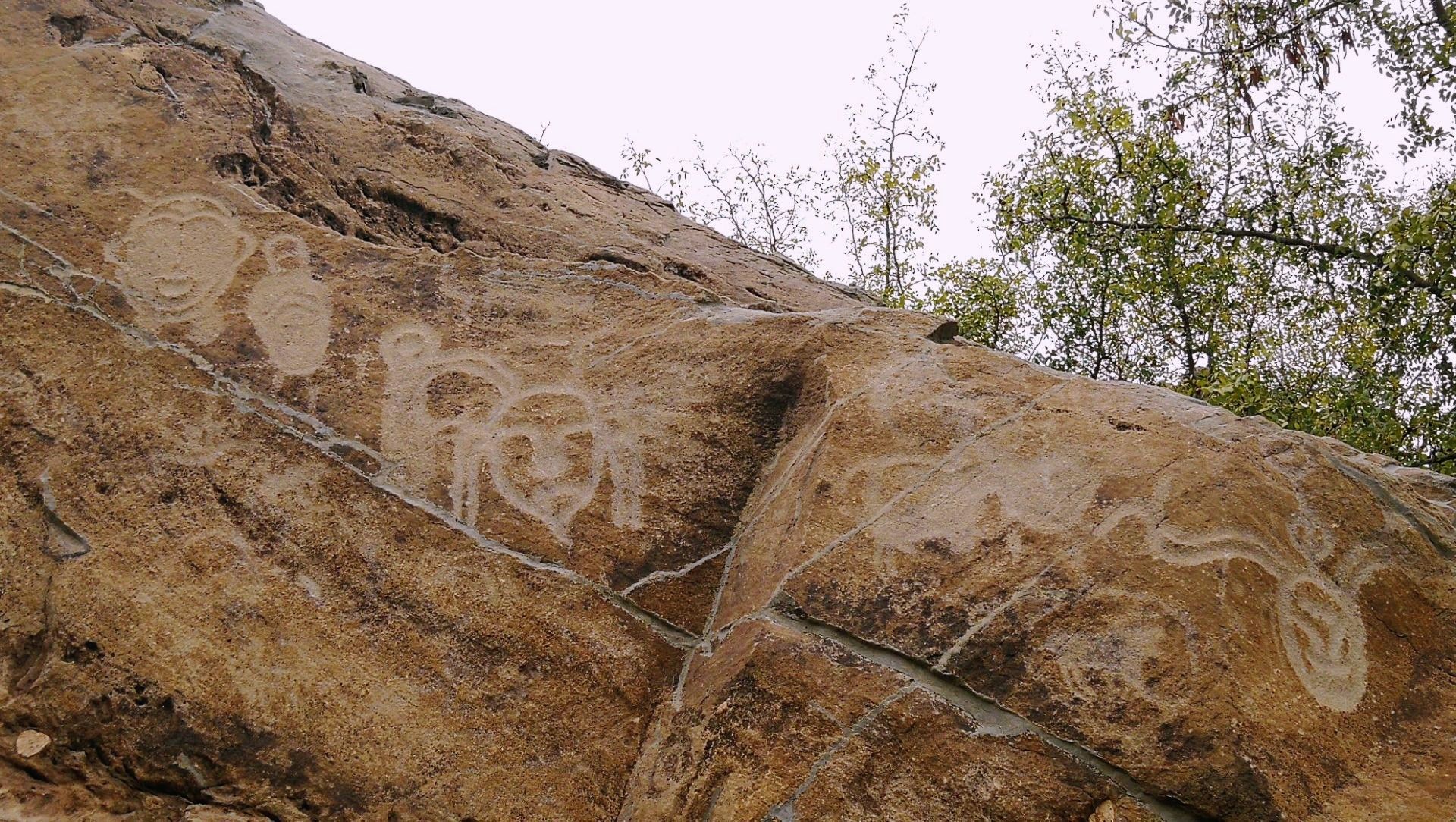 "凝固在石头上的史诗"——近6000余幅神秘诡异的岩画,被刻制在贺兰山