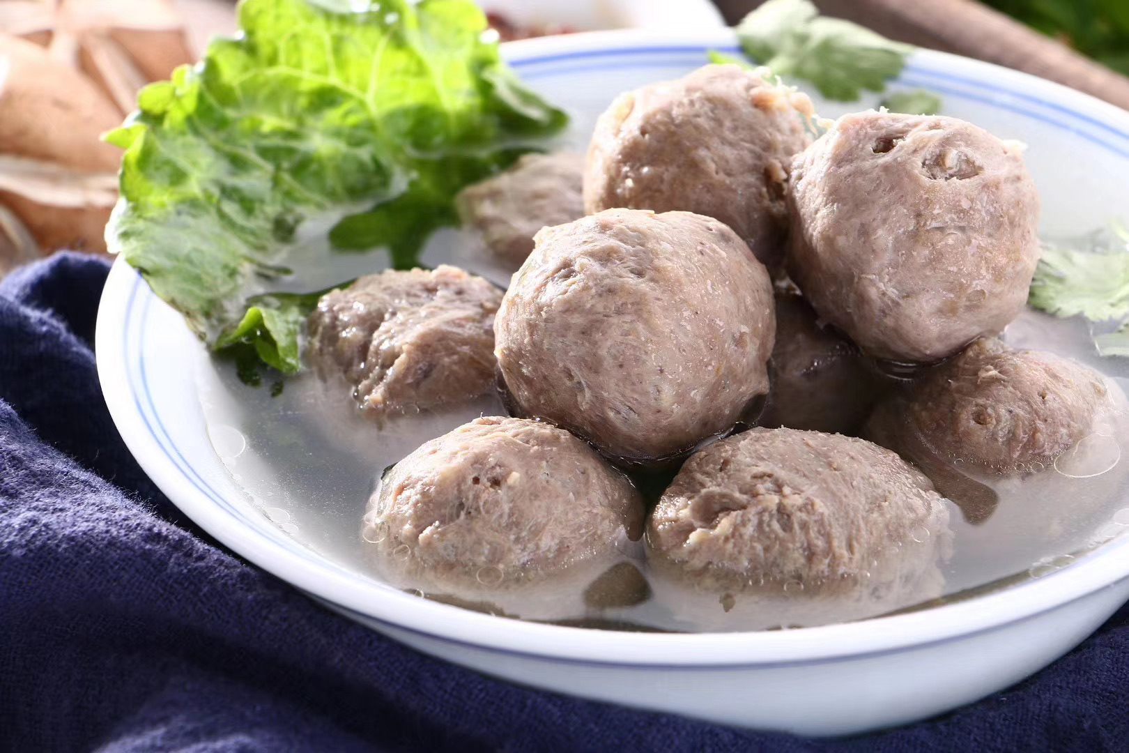 高口碑生牛肉人气牛肉丸必备蔬菜和秘制酱料全都有可以说是非常划算啦