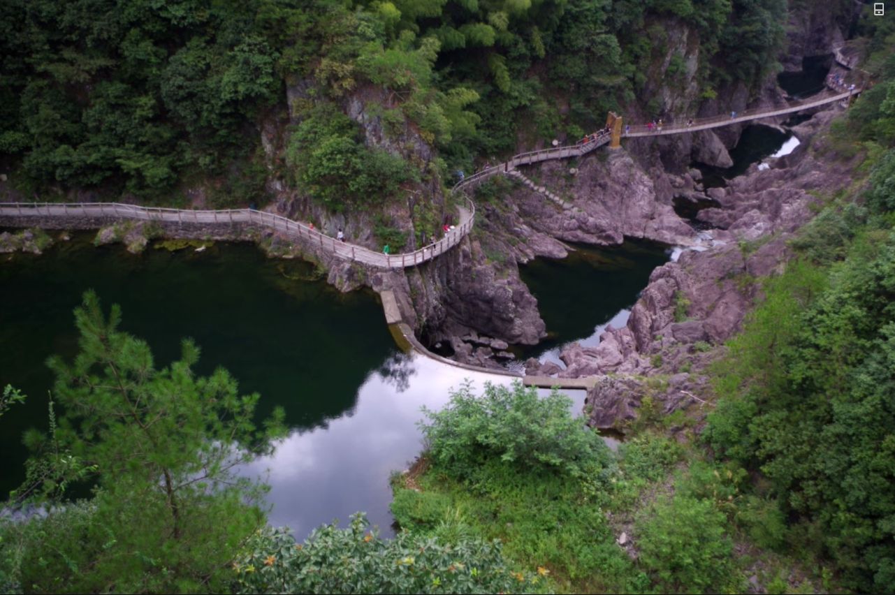 磐安水下孔景区
