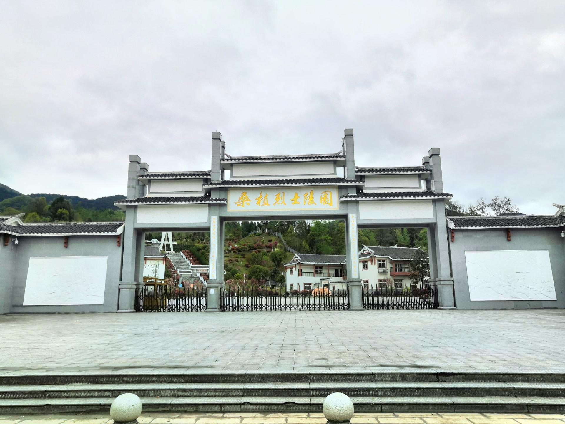 贺满姑烈士纪念亭